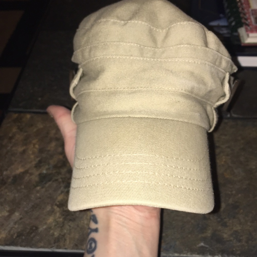 Tan roxy hat